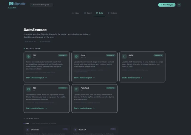 Signelle data sources page showing supported file formats: CSV, Excel, JSON, TSV, and plain text